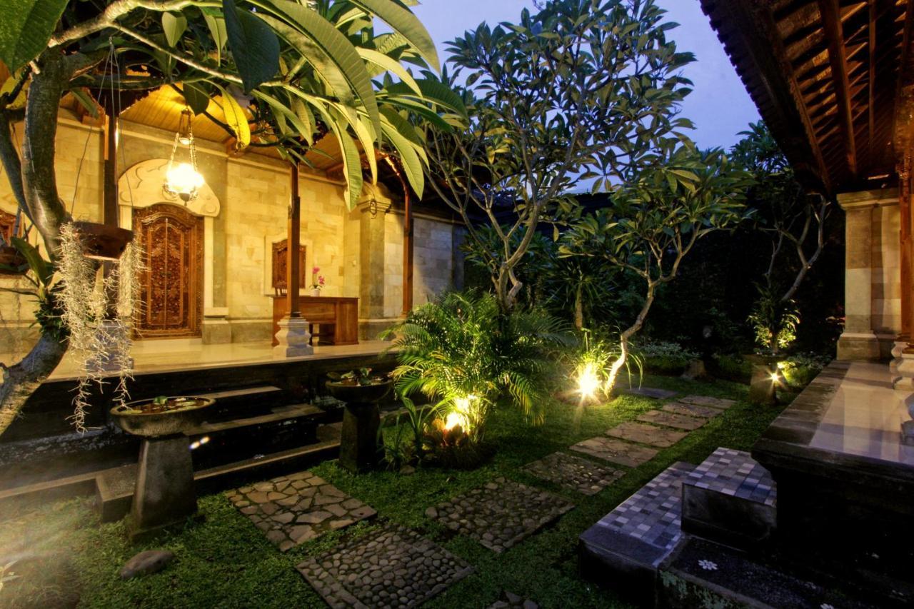 Sari House Ubud - Balinese Style Homestay Екстер'єр фото