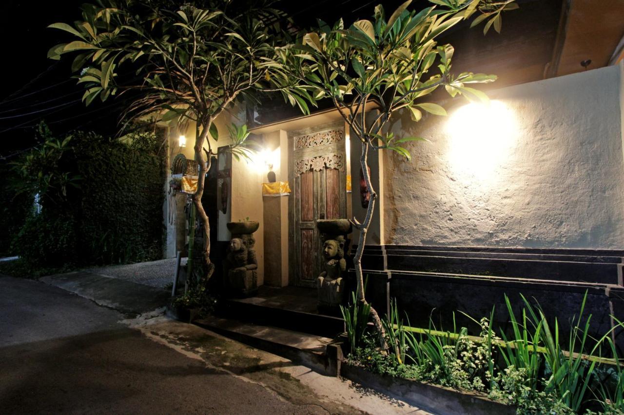 Sari House Ubud - Balinese Style Homestay Екстер'єр фото