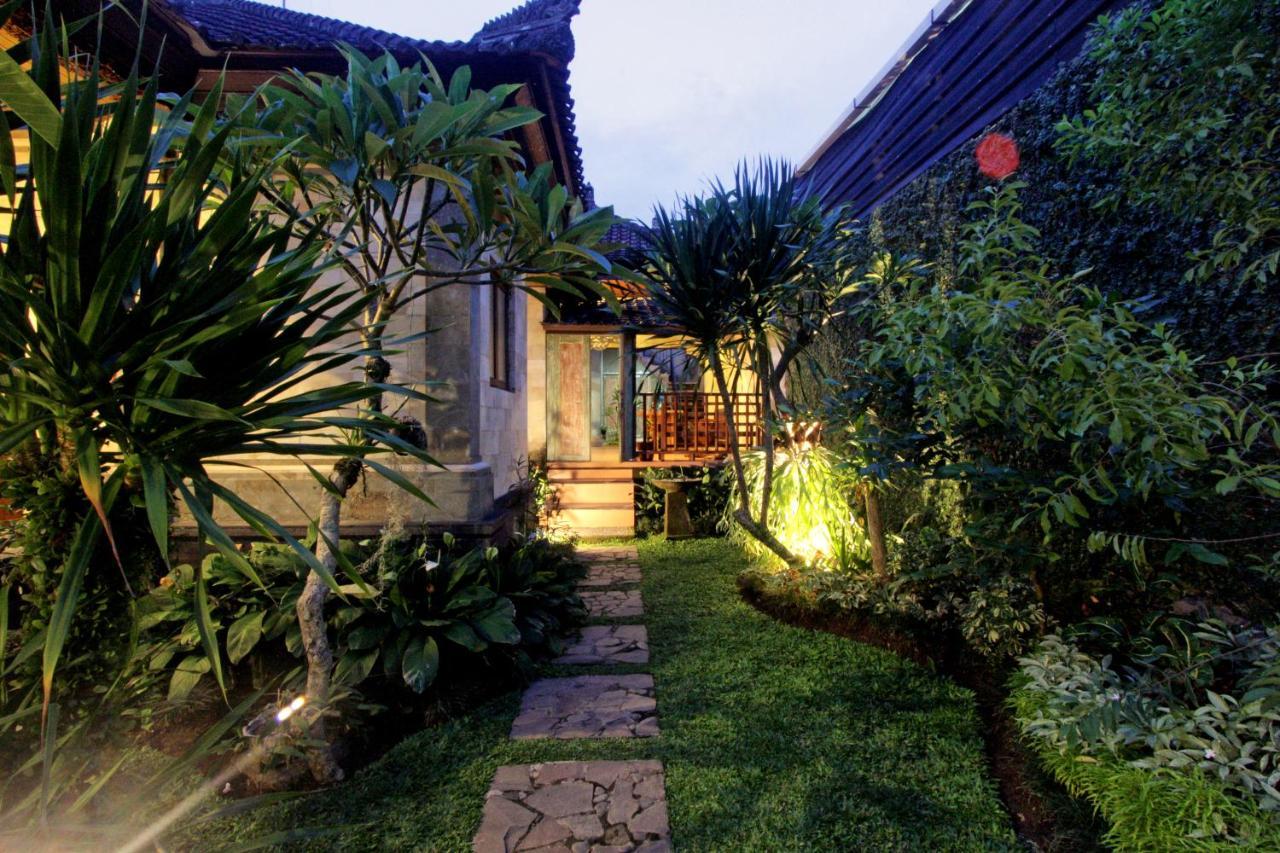 Sari House Ubud - Balinese Style Homestay Екстер'єр фото