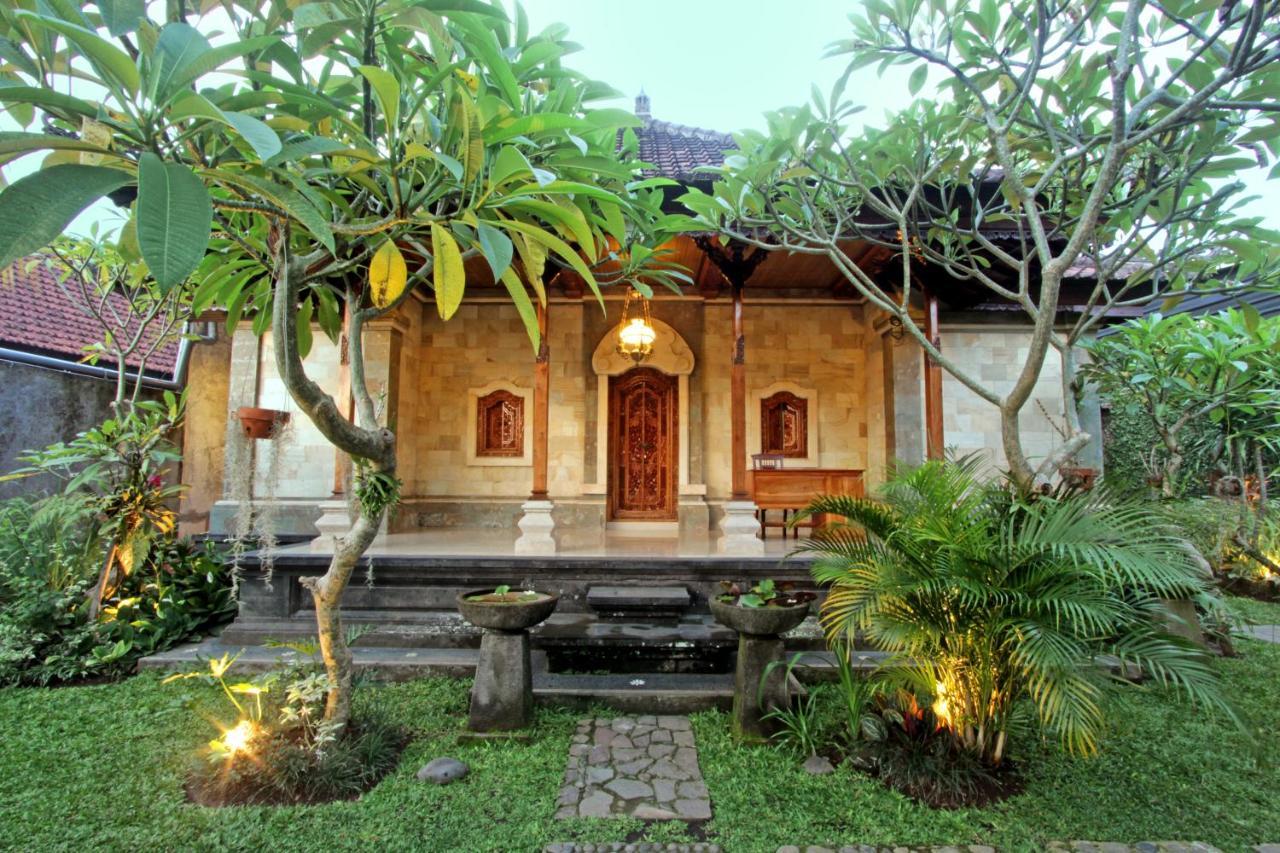 Sari House Ubud - Balinese Style Homestay Екстер'єр фото