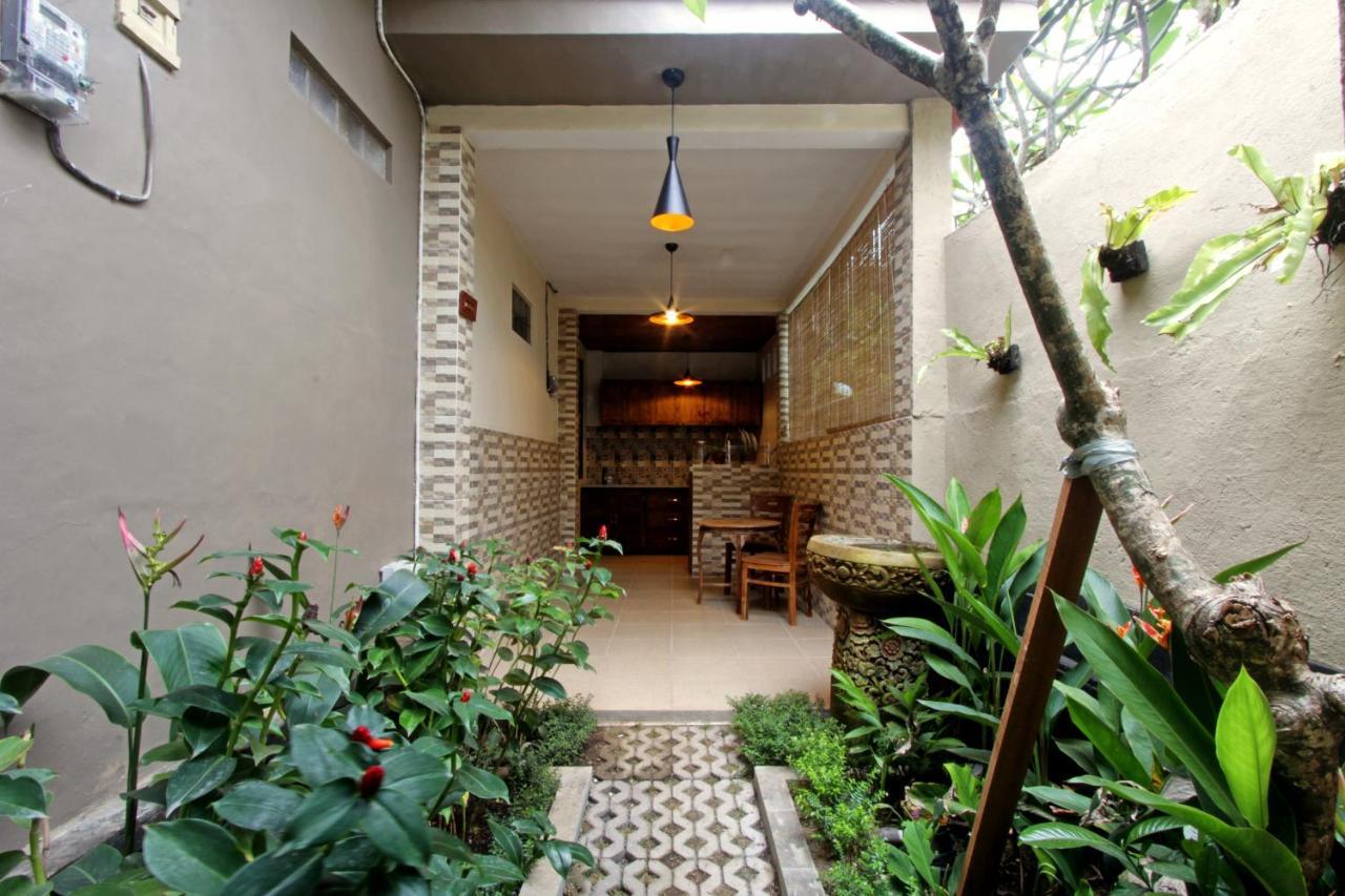 Sari House Ubud - Balinese Style Homestay Екстер'єр фото
